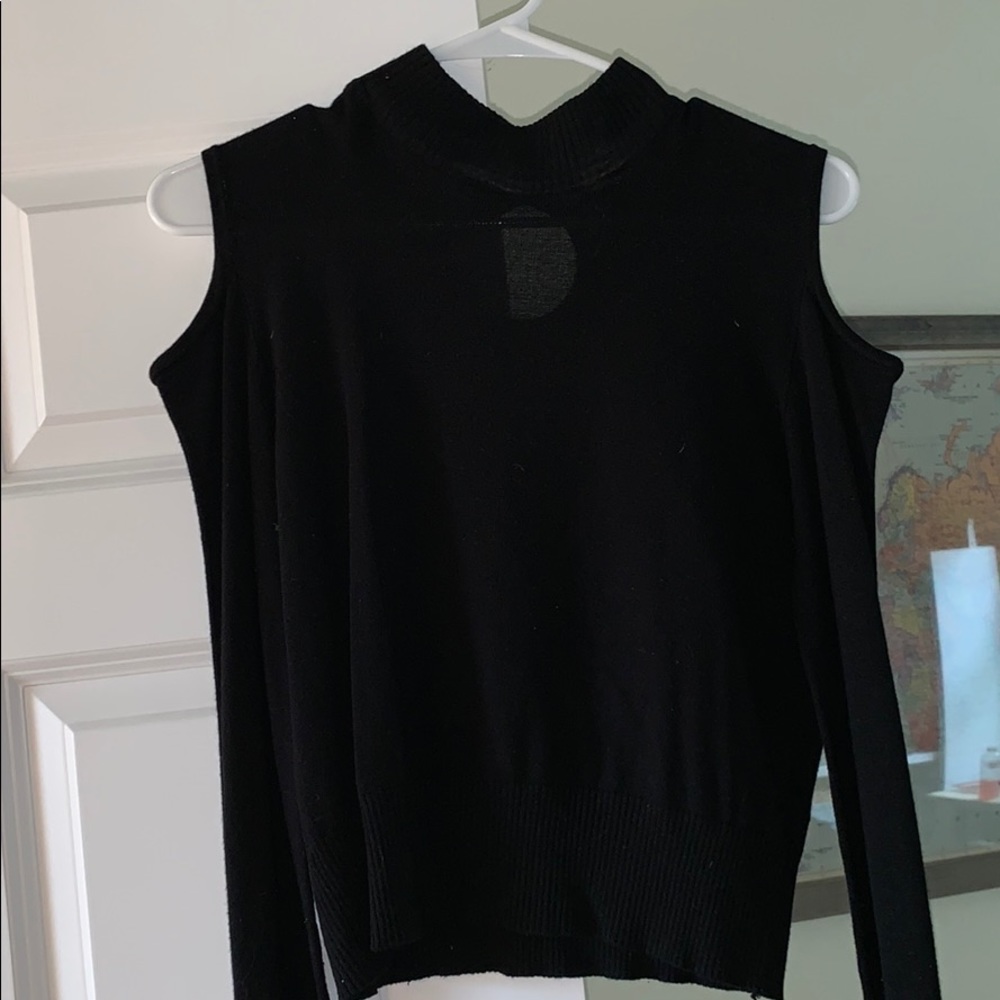 Long-Sleeve Cropped Black Top
